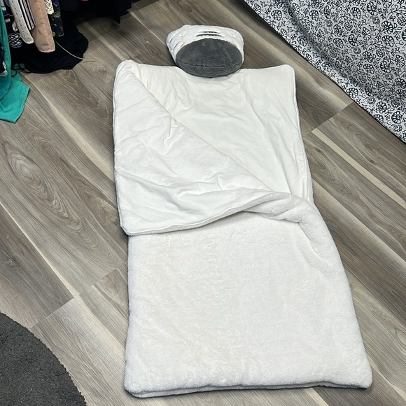 Toddler size fuzzy sleeping bag - Picture 5 of 8